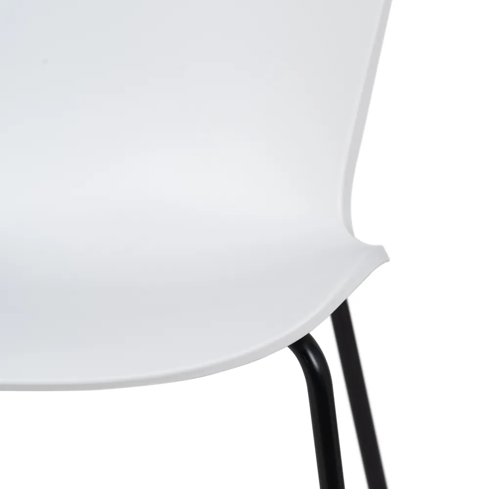 Scaune albe negre, decor contemporan [10]