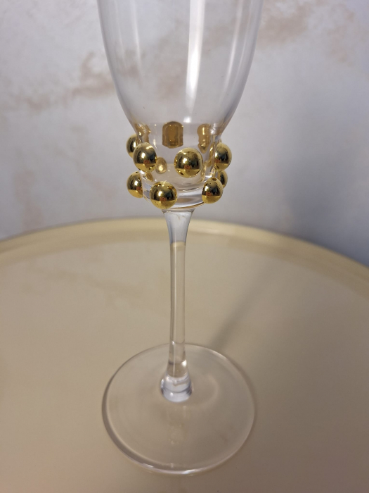 Pahare champagne din sticlă cu accente aurii pentru evenimente elegante [9]