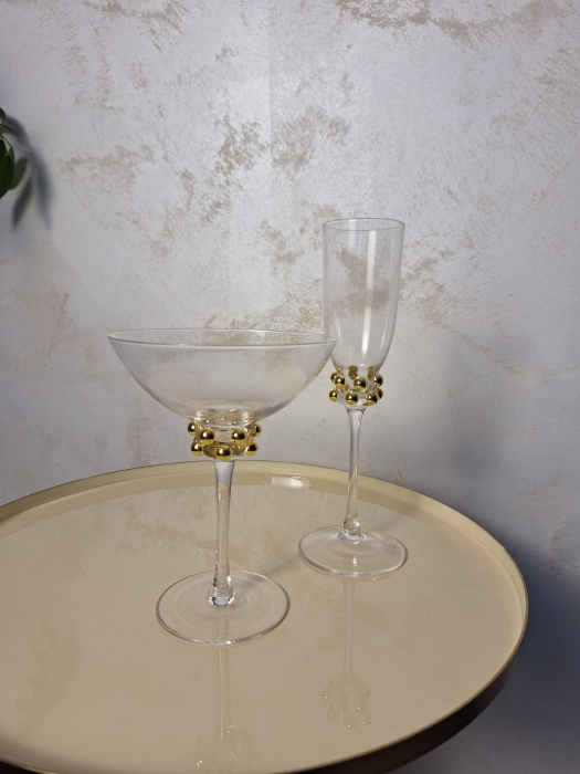 Pahare champagne din sticlă cu accente aurii pentru evenimente elegante [10]