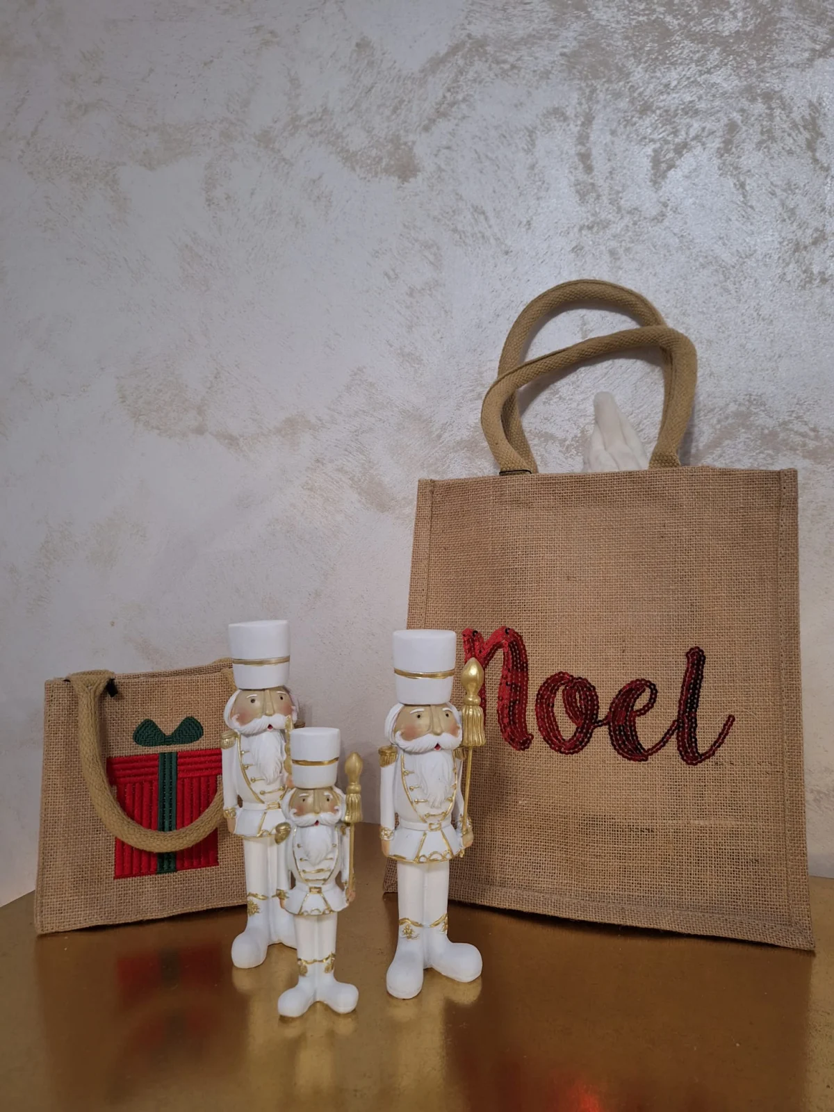 Spargător de Nuci Decorativ Alb-Auriu - Eleganță pentru Sărbători [6]