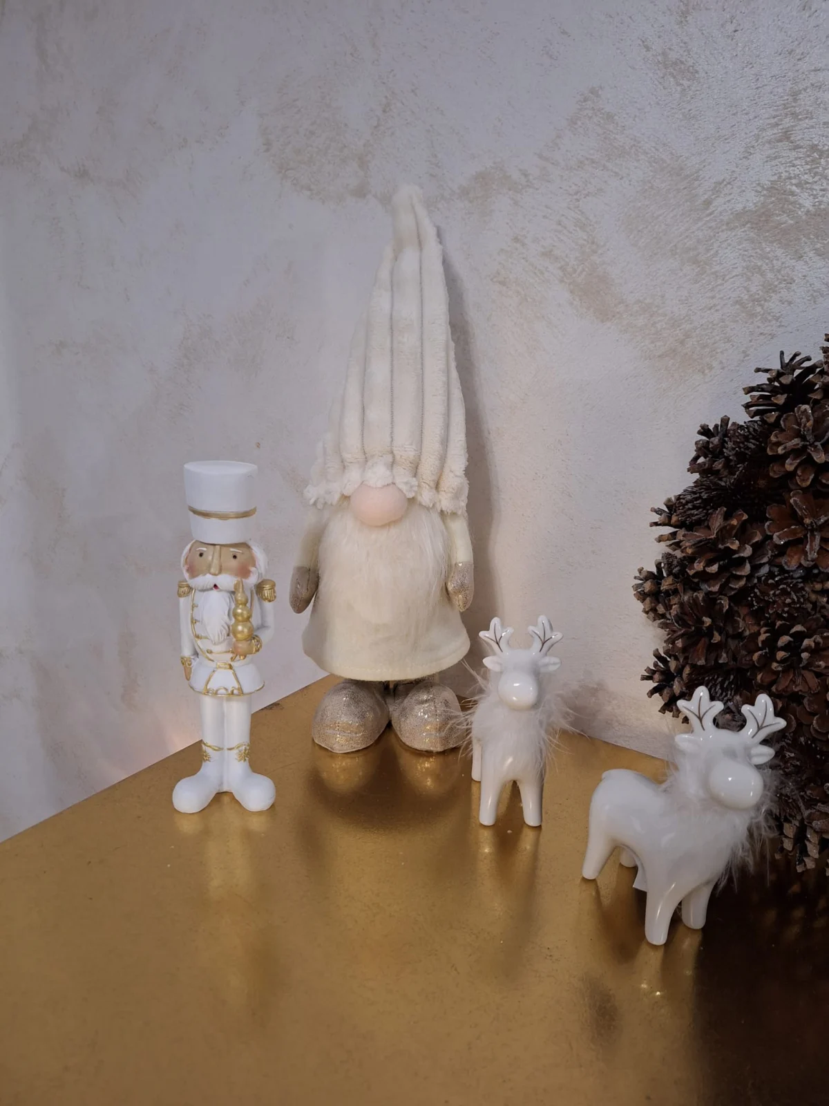 Spargător de Nuci Decorativ Alb-Auriu - Eleganță pentru Sărbători [4]