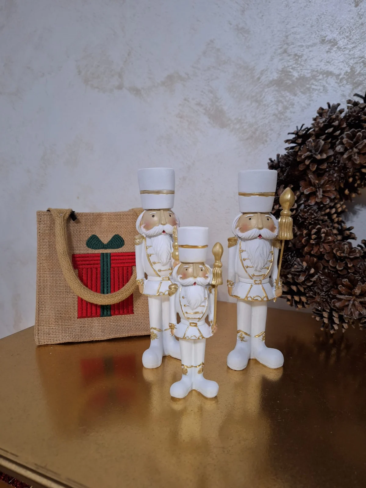 Spargător de Nuci Decorativ Alb-Auriu - Eleganță pentru Sărbători [7]