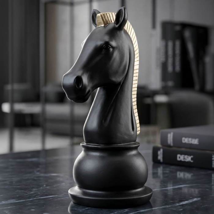 Statuetă decorativă cal de șah negru mat cu coamă aurie striată pe soclu rotund [6]