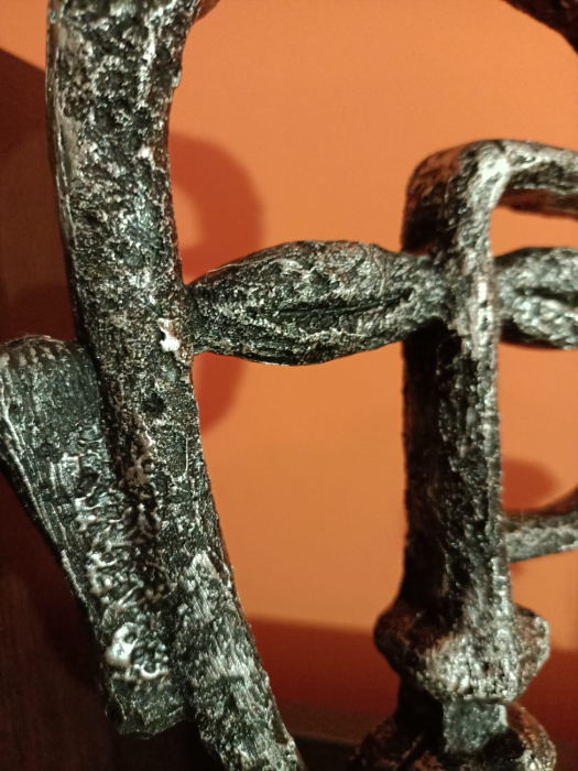 Statuetă decorativă față abstractă neagră din polirășină 16 x 7 x 34 cm [4]