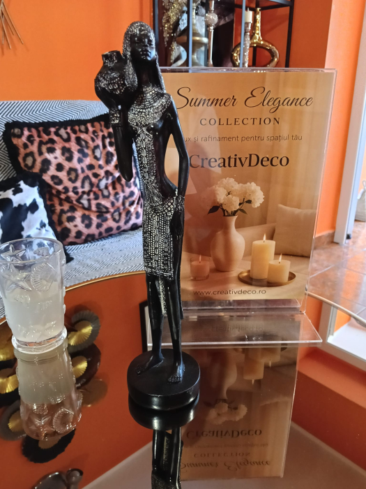Statueta femeie africana din polirasina negru si alb [3]