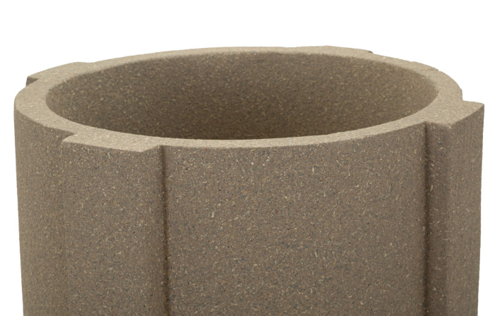 Suport vază exterior maro din rășină cu design sculptural Moai [4]