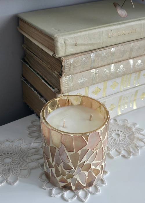 Suport lumânare artizanal din sticlă bej mozaic cu lumânare din ceară de soia [2]