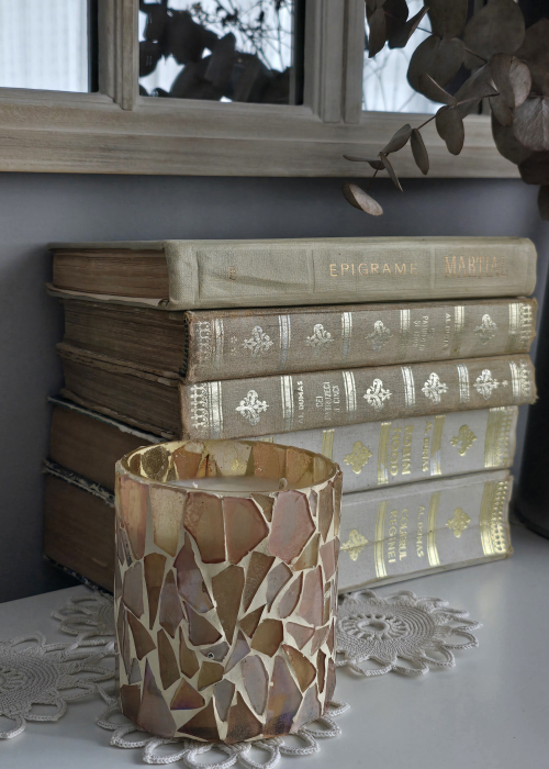 Suport lumânare artizanal din sticlă bej mozaic cu lumânare din ceară de soia [3]