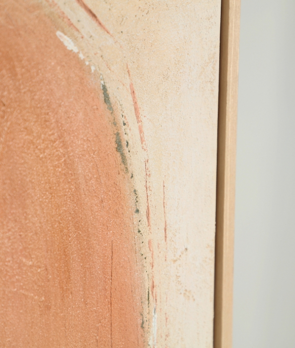 Tablou abstract vertical cu formă neagră alungită și oval roz piersică pe fond crem [3]