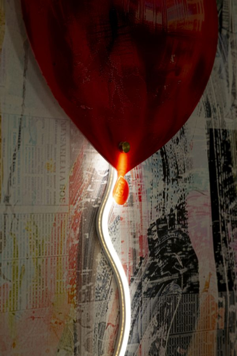 Tablou Canvas cu LED si rama compozitie romantica cu inima rosie 3D acrilic decor vertical [6]