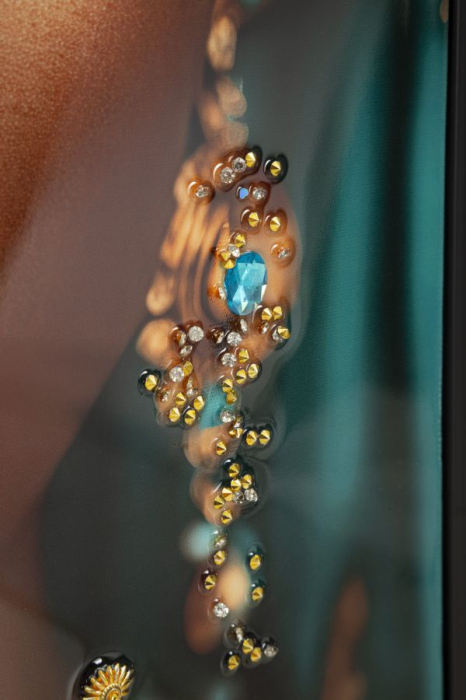 Tablou Canvas cu rama din lemn portret feminin bijuterii turcoaz [6]