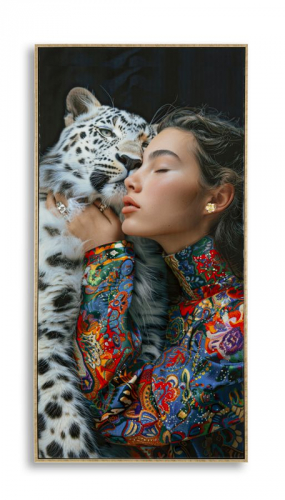 Tablou femeie și leopard alb 52x102 cm – simbol de protecție și forță în artă decorativă [1]