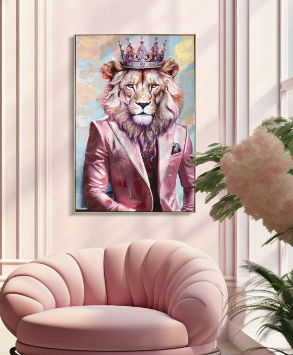 CreativDeco Portret Leu in Sacou Roz - Originalitate si Stil Modern [2]
