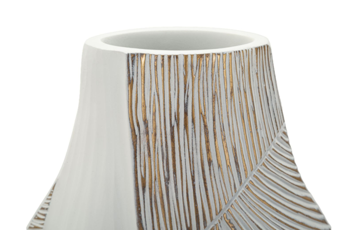 Titlul imaginii principale: Vază alb-bej din rășină cu decor curbat reliefat 29.5x13.5x50 cm [4]