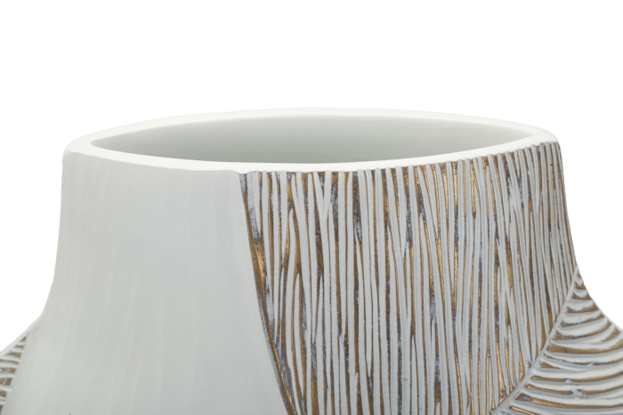 Titlul imaginii principale: Vază alb-bej din rășină cu decor curbat reliefat 35x13.5x37.5 cm [4]