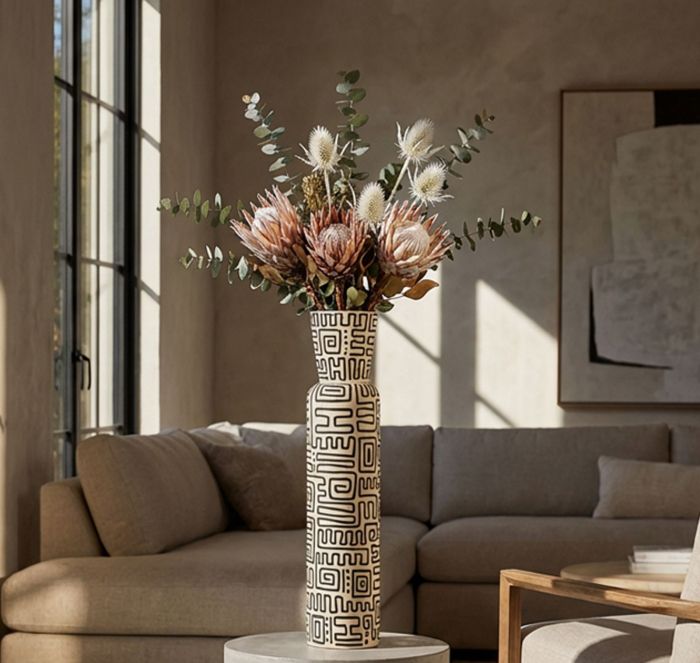 Titlul imaginii principale: Vază alb și negru din rășină cu decor geometric tribal 15.5x65 cm [2]