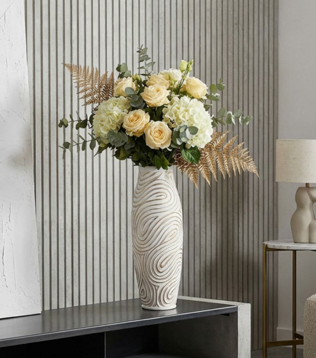 Titlu imagine principală: Vază alb white wash din rășină cu decor spiral reliefat 18.5x50 cm [5]