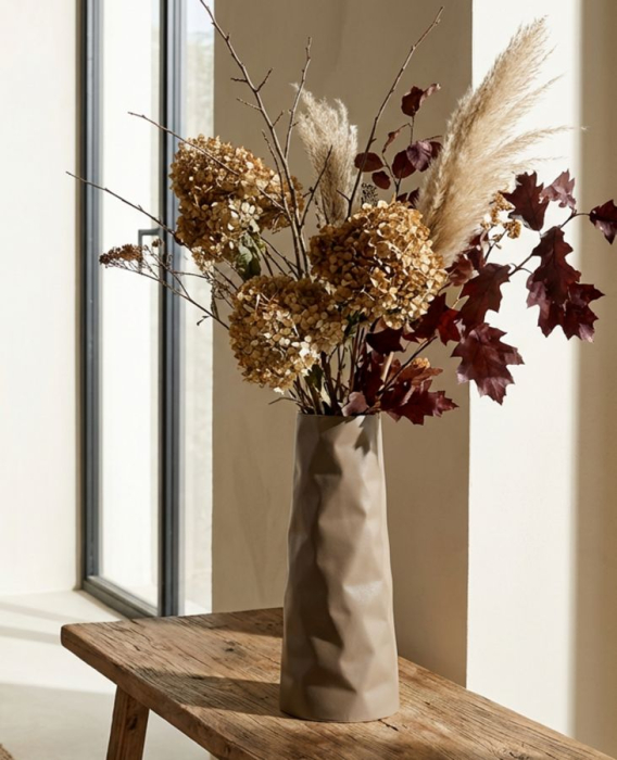 Vază crem din fier cu suprafață texturată neregulată, 50 cm înălțime [6]