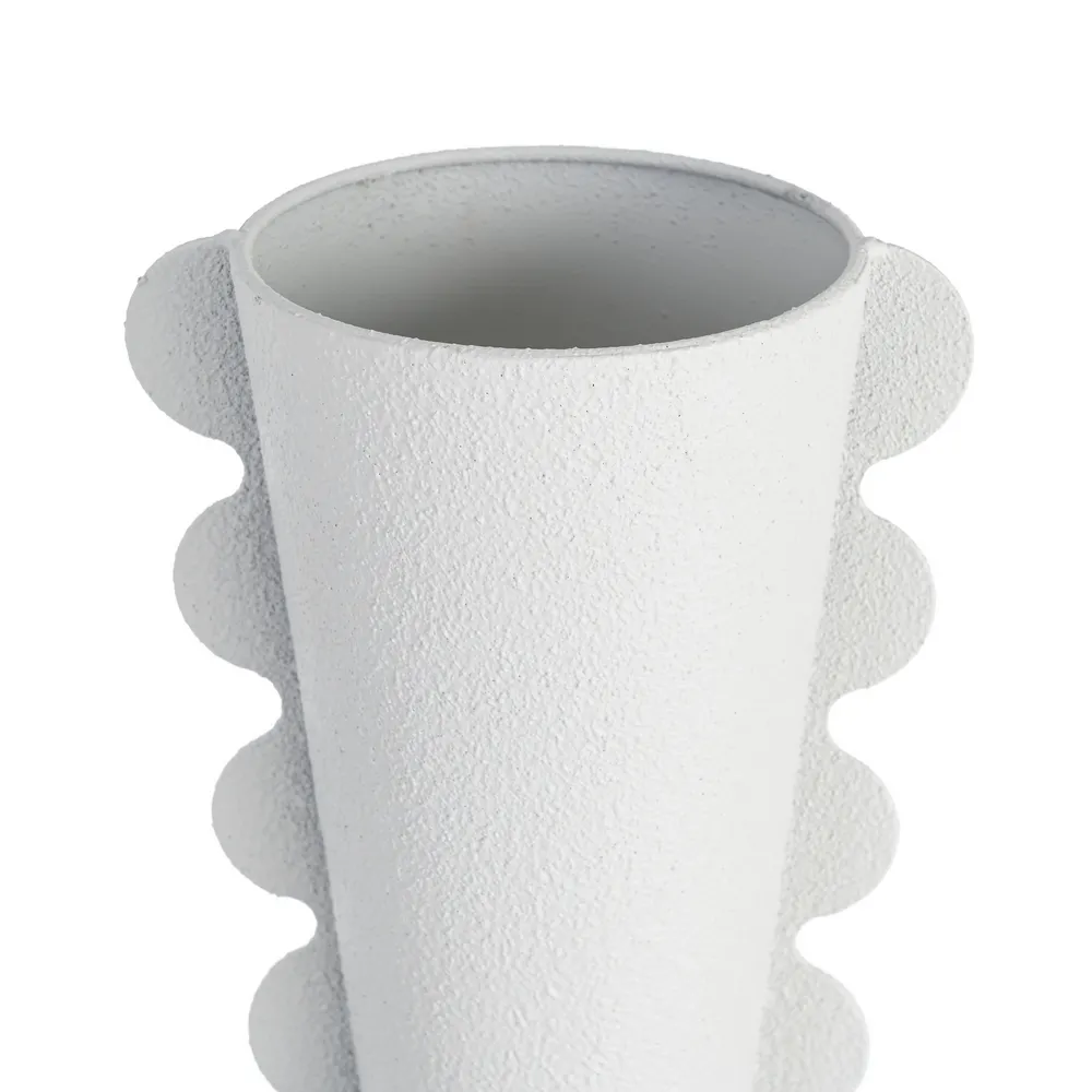 Vază decorativă bej din metal cu formă sculpturală modernă [3]