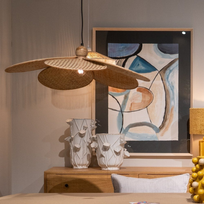 Vază decorativă din ceramică albă cu detalii florale reliefate formă rotunjită [7]