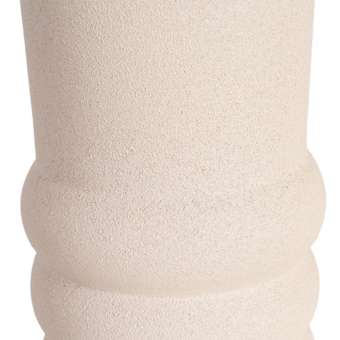 Vază decorativă din ceramică albă cu formă cilindrică și relief inelar [5]