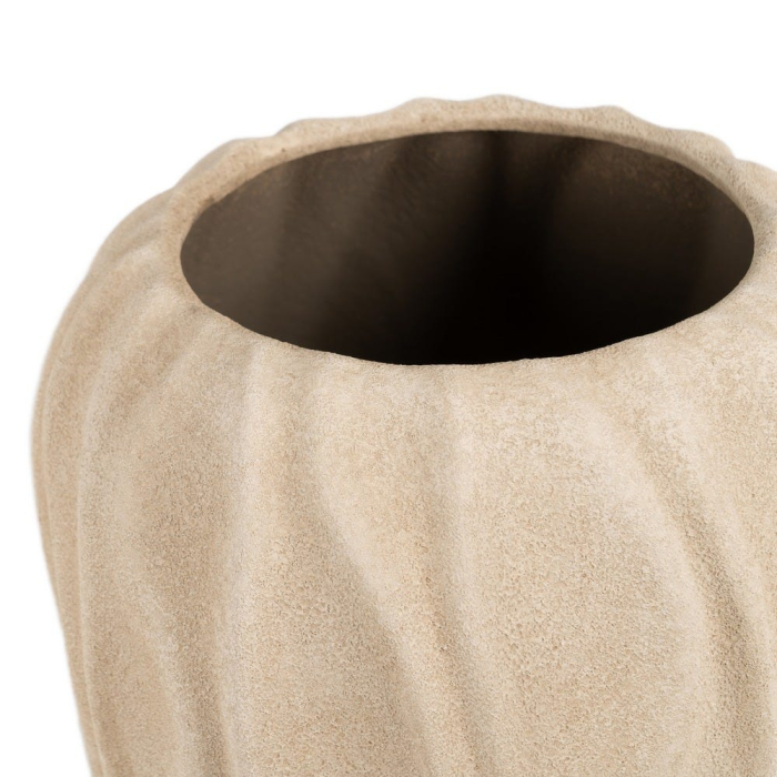 Vază decorativă din ceramică bej cu model ondulat și formă rotunjită [3]