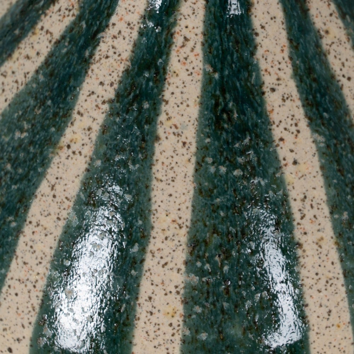 Vază decorativă din ceramică verde cu alb cu formă alungită și model radial [5]