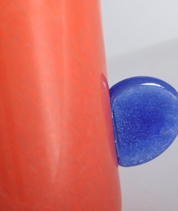 Vază sticlă portocalie decorativă Yara – vază cu detalii sculpturale [3]