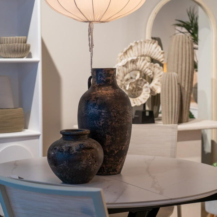 Vază decorativă din teracotă maro închis cu două toarte formă rotunjită [2]