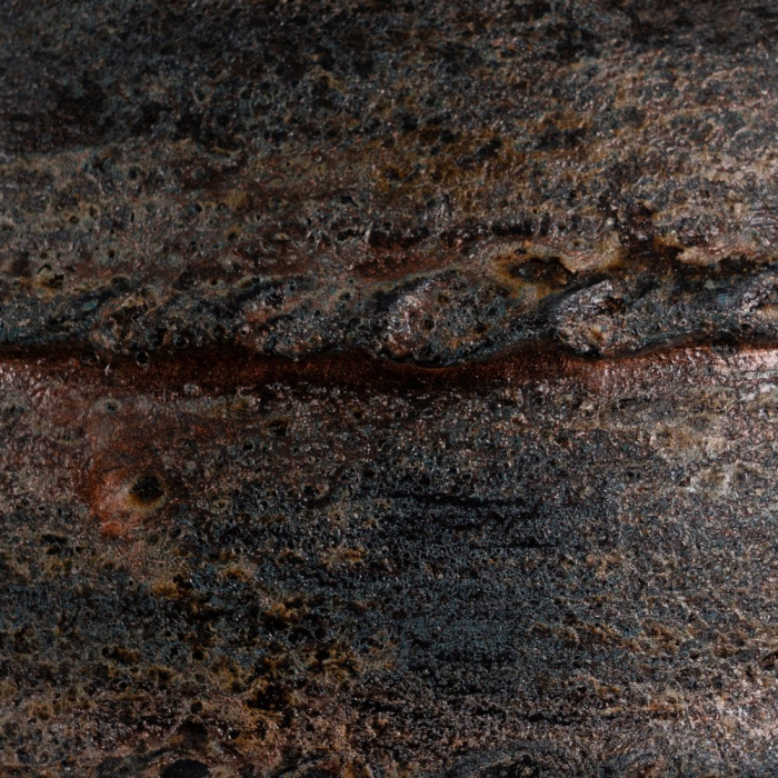 Vază decorativă din teracotă maro închis cu model în relief formă rotunjită [5]