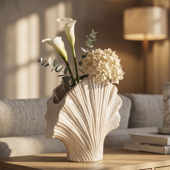 Vază decorativă evantai din ceramică alb perlat cu striații fine în relief și interior bej [6]