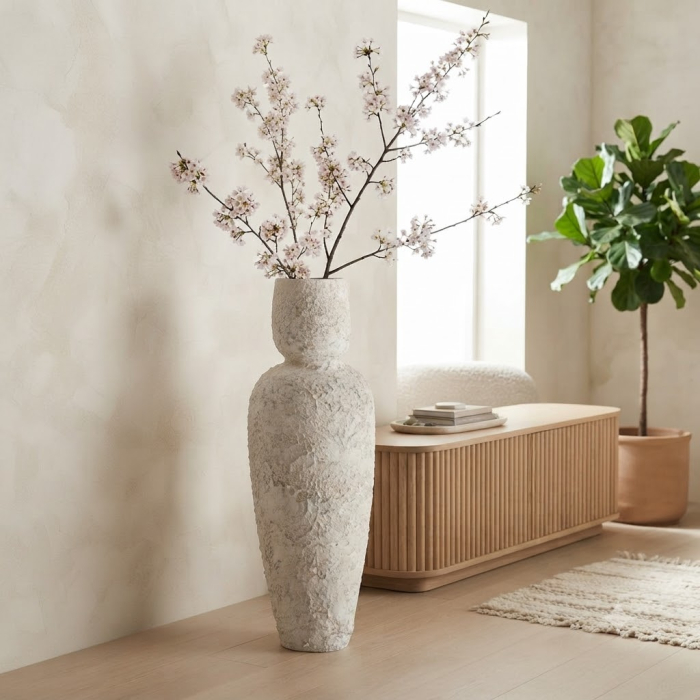 Vază decorativă înaltă albă din ceramică cu textură reliefată [2]