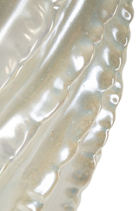 Vază decorativă înaltă din ceramică alb perlat cu coaste răsucite în spirală și margine ondulată [4]