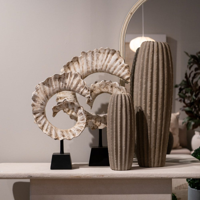 Vază decorativă înaltă din ceramică bej aspect piatră model striat vertical [7]