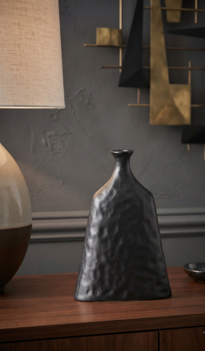 Vază din ceramică neagră cu design minimalist japandi [2]