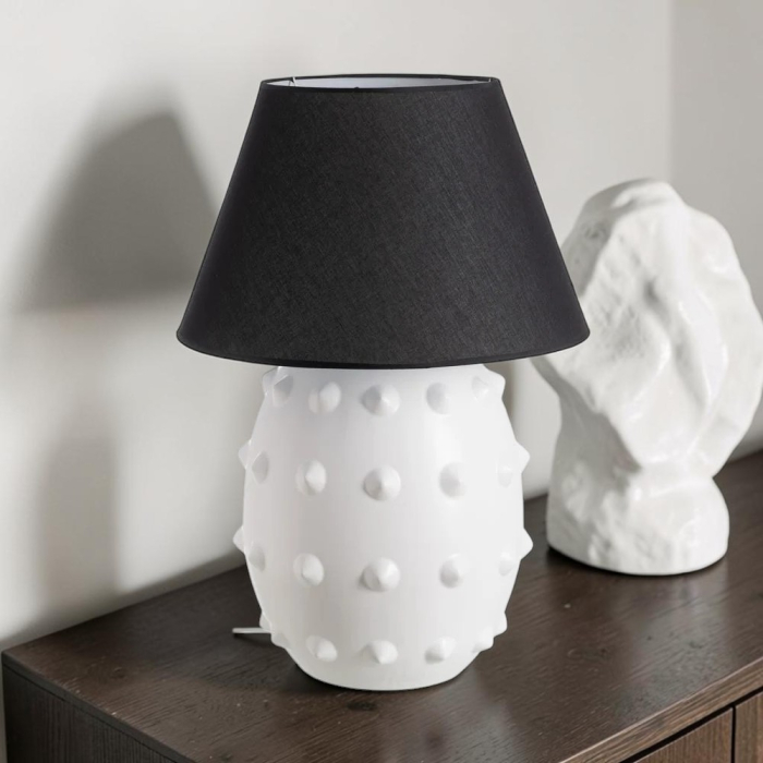 Veioză albă-neagră din ceramică cu textură în relief și abajur conic [2]