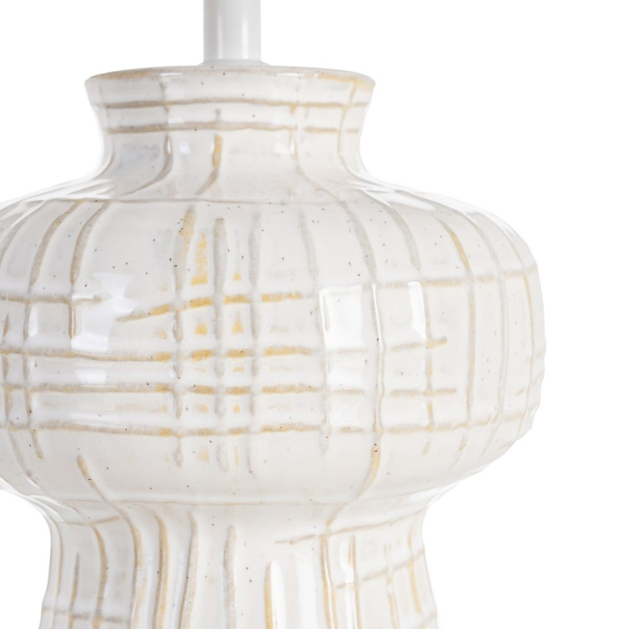 Veioză cu bază ceramică albă și abajur textil – fotografie produs principal [4]