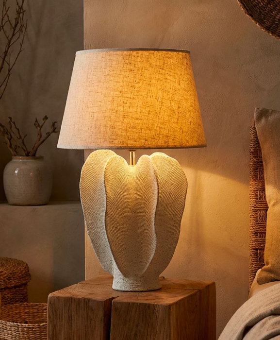 Veioza decorativa crem din polirasina si metal cu abajur textil bej [2]