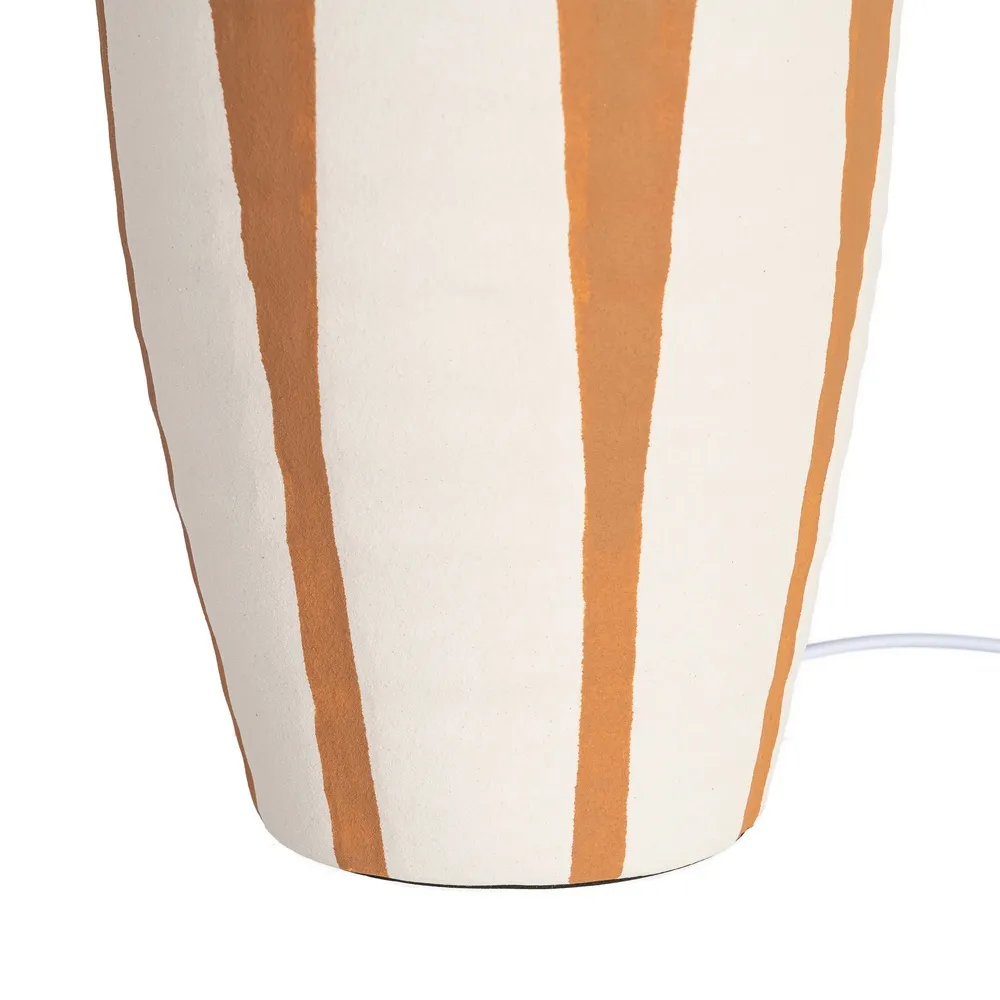 Veioză din ceramică cu dungi decorative și abajur textil generos [5]