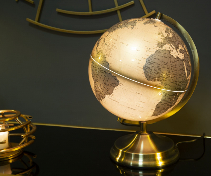 Glob pamantesc auriu cu argintiu si lumina - decoratiune eclectica pentru spatii creative | CreativDeco.ro [5]