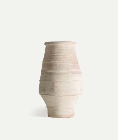 Obiecte decorative in Stil Mediteranean - Amforă mare din argilă bej cu umeri largi rotunjiți și inele orizontale în relief