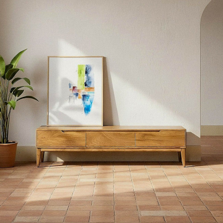 Comoda TV din lemn de mango cu trei sertare – imagine frontală, profil jos, picioare conice, fronturi line.