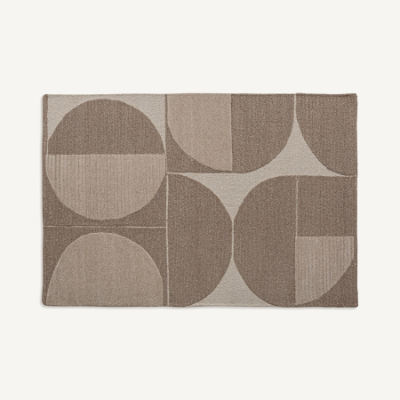 Stil de design - Covor din lână bej și taupe cu semicercuri geometrice în relief pe fundal alb-murdar