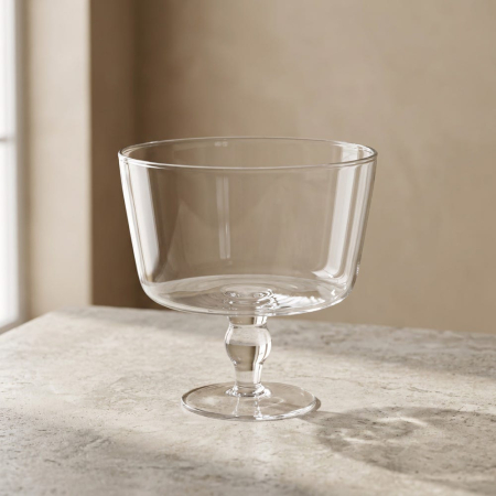 Obiecte decorative in Stil Contemporan - Cupă de masă din sticlă transparentă tăiată la cald cu picior scurt și gură largă pe marmură