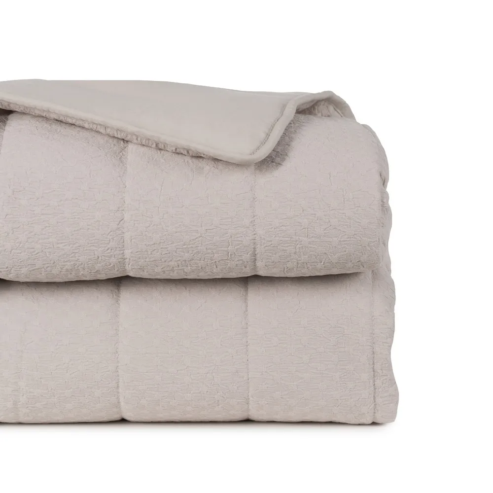 Textile - Cuvertura bej matlasata cu dungi | Cuverturi moderne