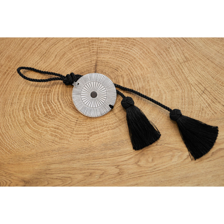 Figurine - Decorațiune ceramică alb-negru cu ciucuri – contrast modern și simbolism decorativ