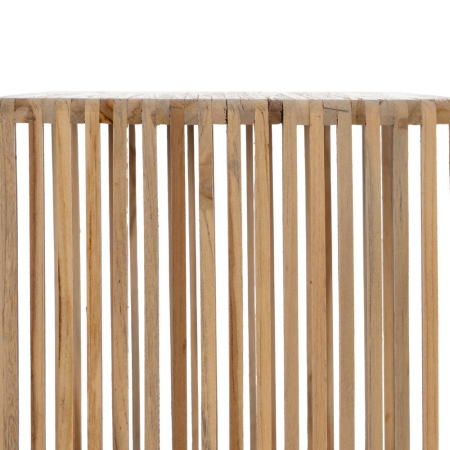 Etajeră din tec reciclat cu șipci tip baguette Bellamonte – vedere frontală, lamele verticale și blat natural. [6]
