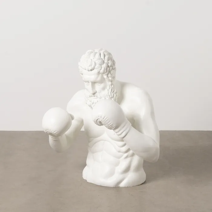 Statuete si Sculpturi - Figurină boxer rășină albă design modern|Decoruri dinamice și elegante