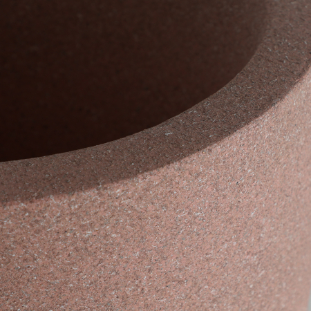 Ghiveci decorativ din polirășină roz – design sculptural și formă echilibrată [1]