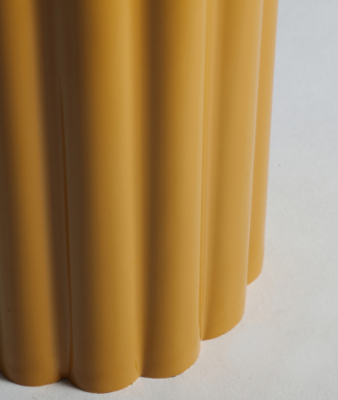 Lampă masă fier galben-muștar TRESA – titlu imagine principală [2]